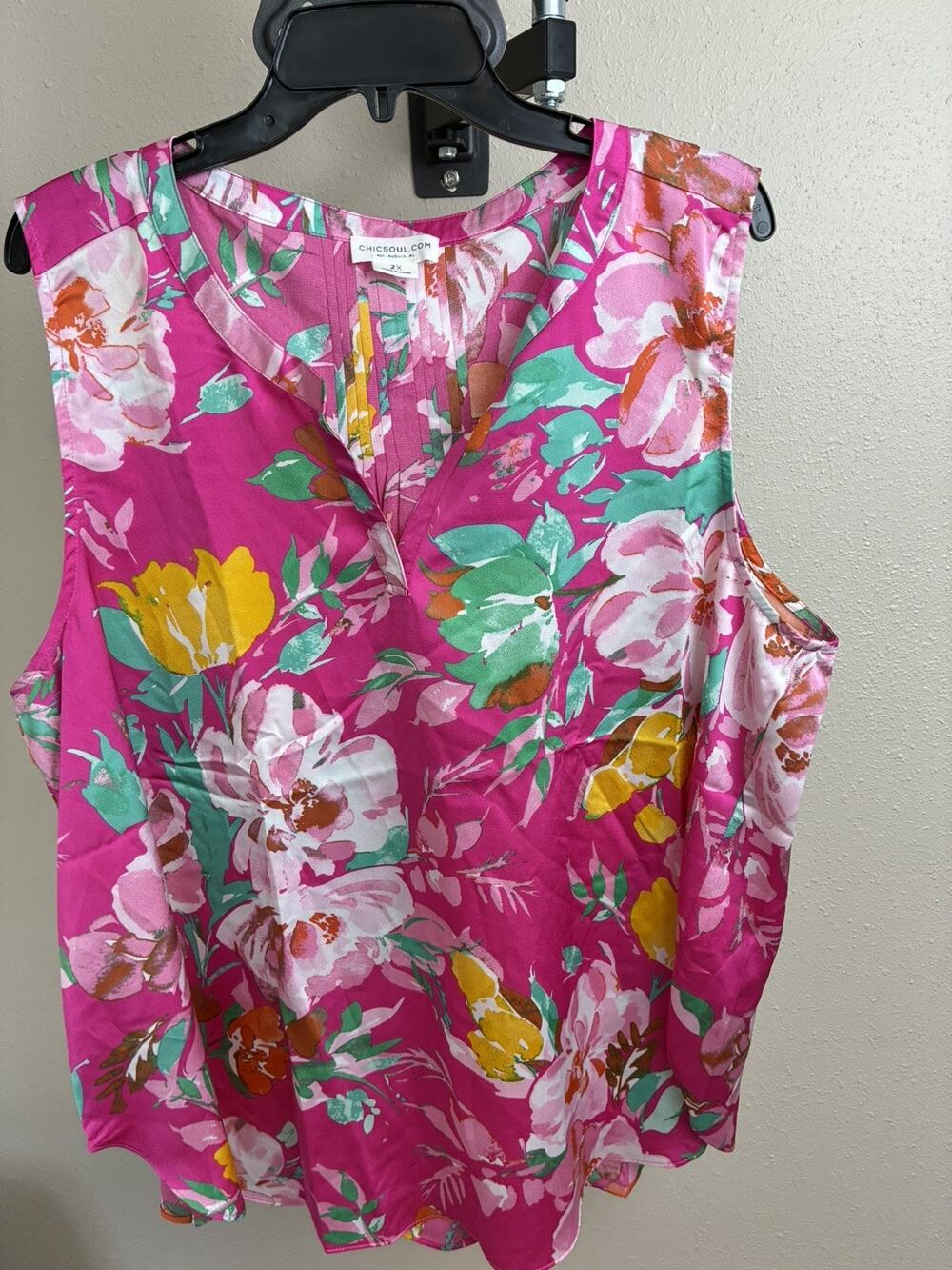 CHIC SOUL Top Women’s 2X Plus Colorful Floral Sleeveless V Neck